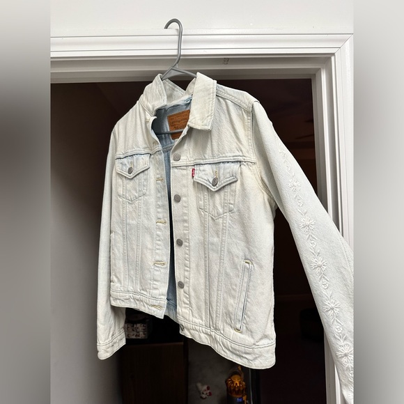 Levi Jean Jacket - Picture 1 of 7